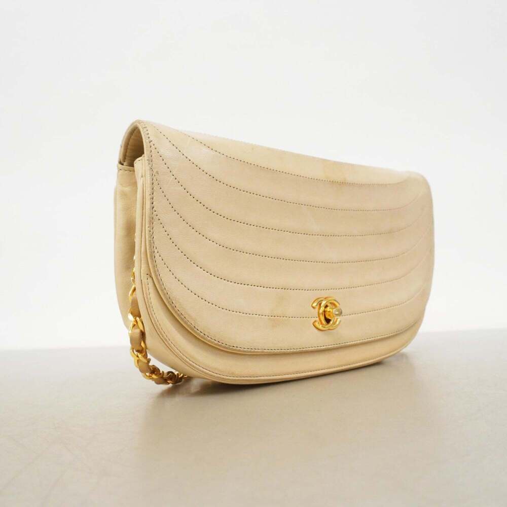 CHANEL Cream Lambskin Leather Shoulder Bag - Picture 2 of 10